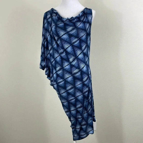 BCBGMaxAzria Dresses & Skirts - BCBGMAXAZRIA blue geometric print asymmetric midi dress size medium